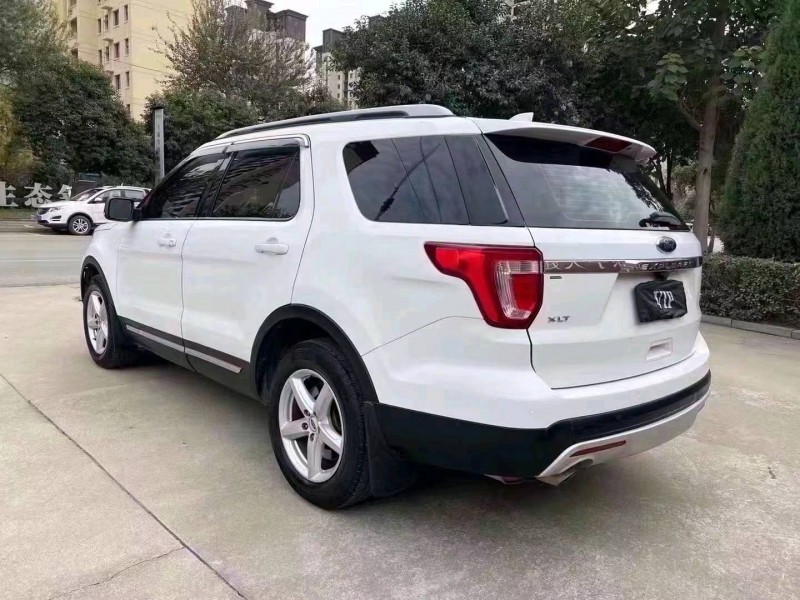 济宁16年福特探险者8