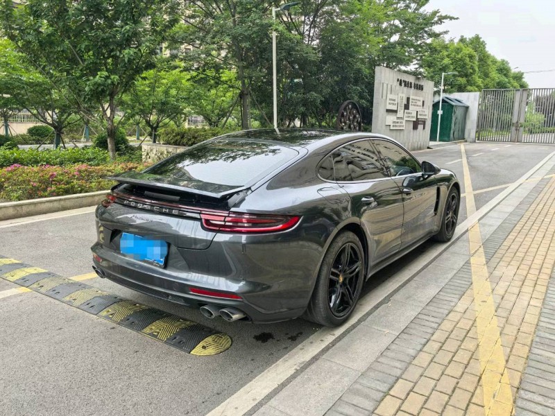 苏州19年保时捷帕拉梅拉8