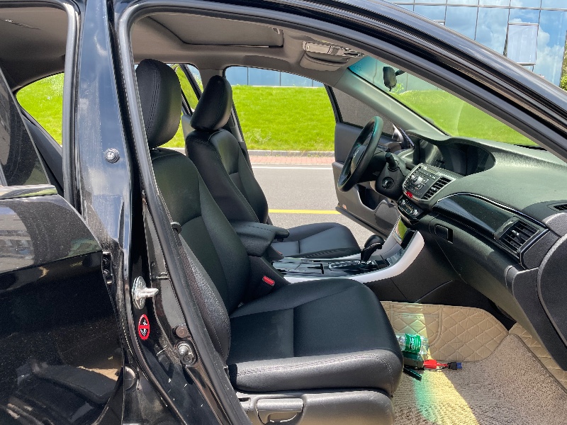 佛山18年本田雅阁8