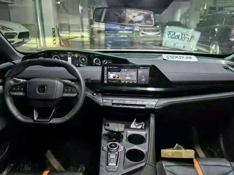 貴陽24年長安汽車UNI-V8