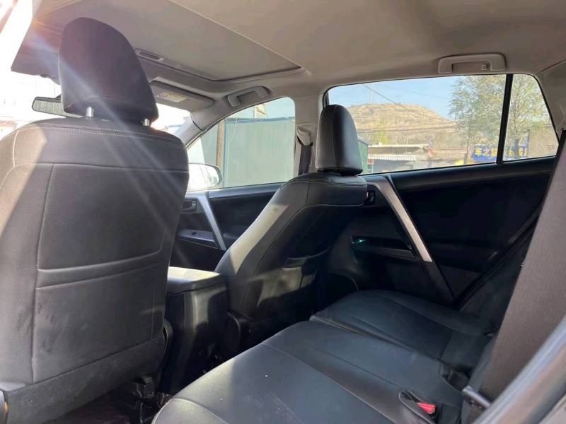 西寧19年豐田RAV48
