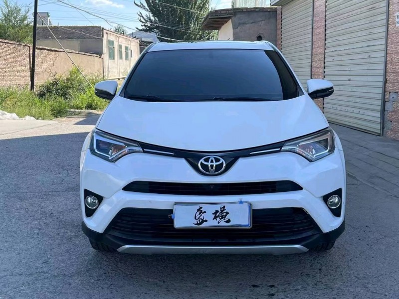 西寧17年豐田RAV41