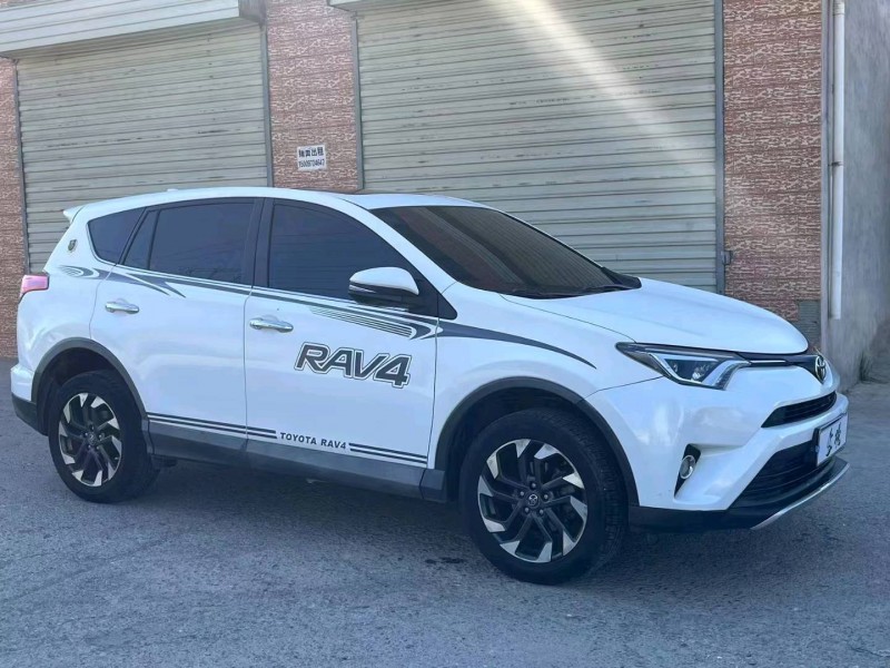 西寧17年豐田RAV47