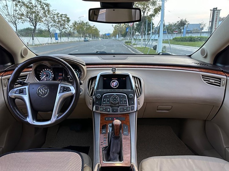 东莞09年别克君越8