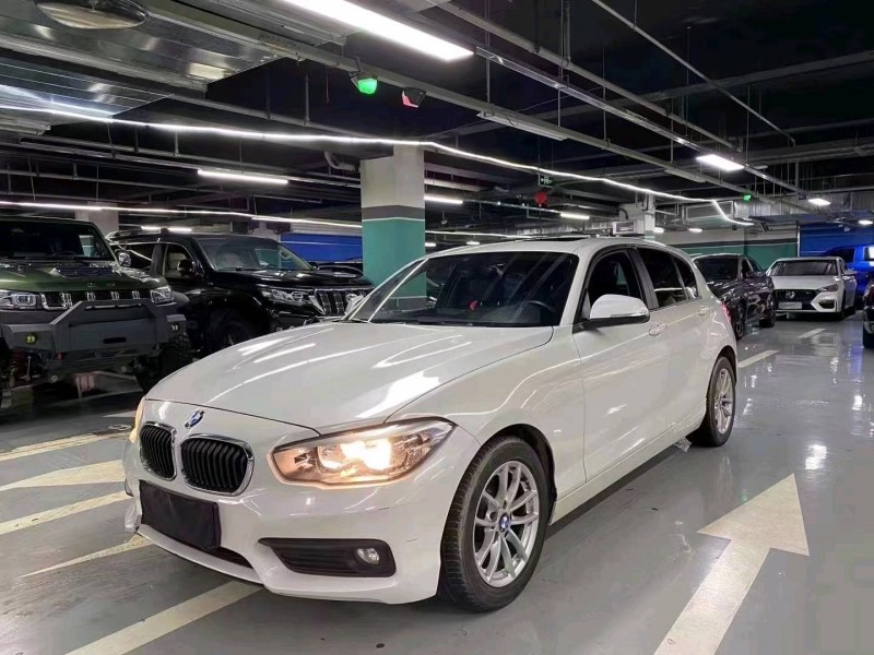 成都17年宝马1系2