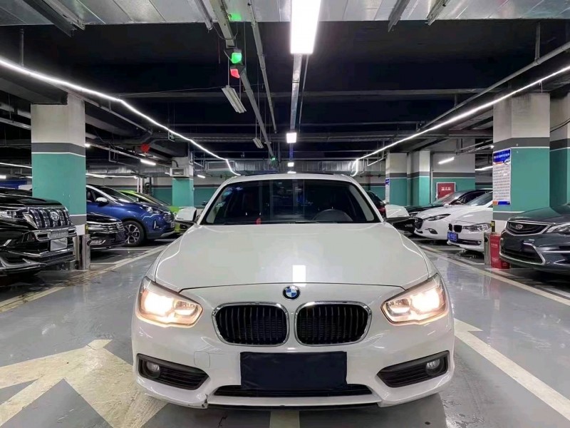 成都17年宝马1系1