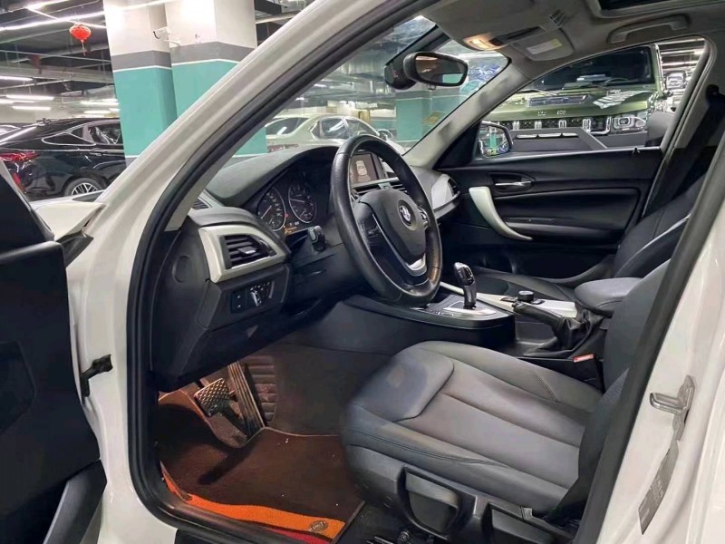 成都17年宝马1系4