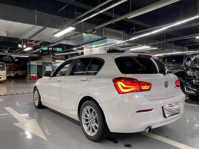 成都17年宝马1系7