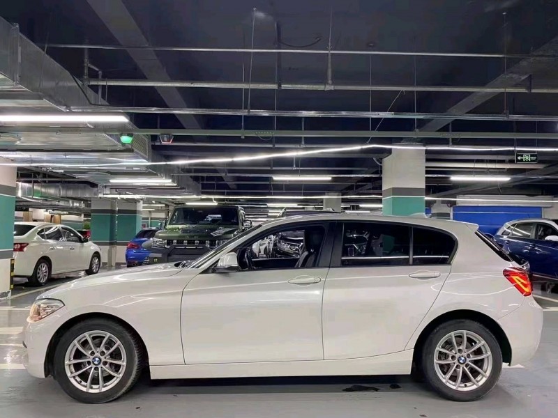 成都17年宝马1系8