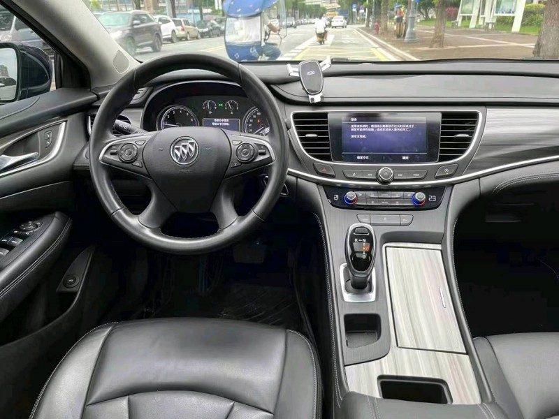 东莞20年别克君越7