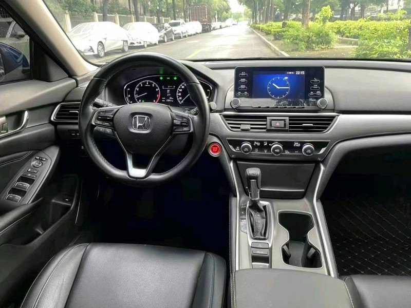 东莞18年本田雅阁7