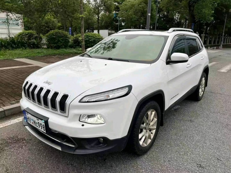 东莞17年Jeep自由光2