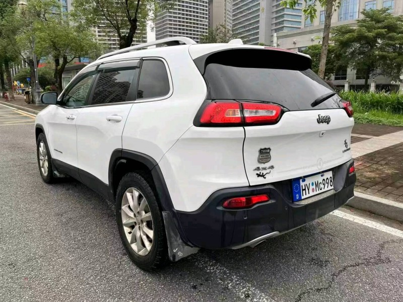 东莞17年Jeep自由光4