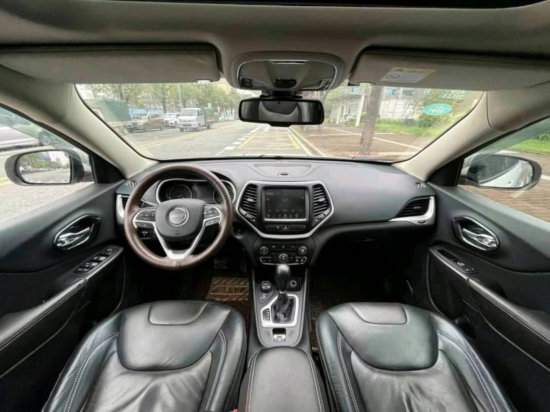 东莞17年Jeep自由光6