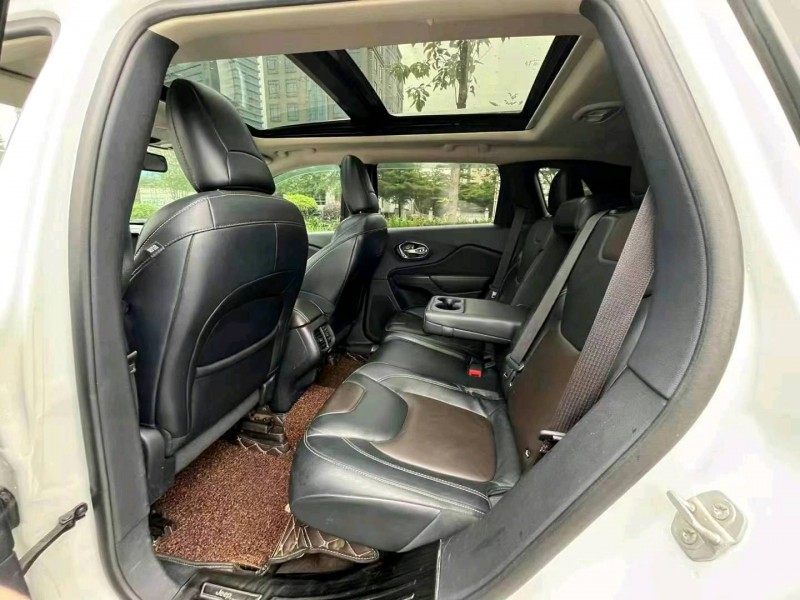 东莞17年Jeep自由光8