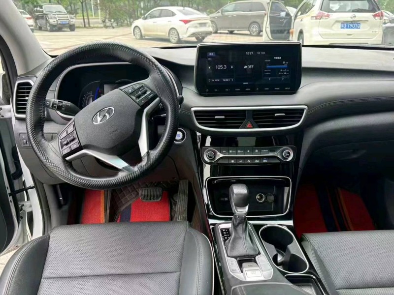 保定20年现代途胜5