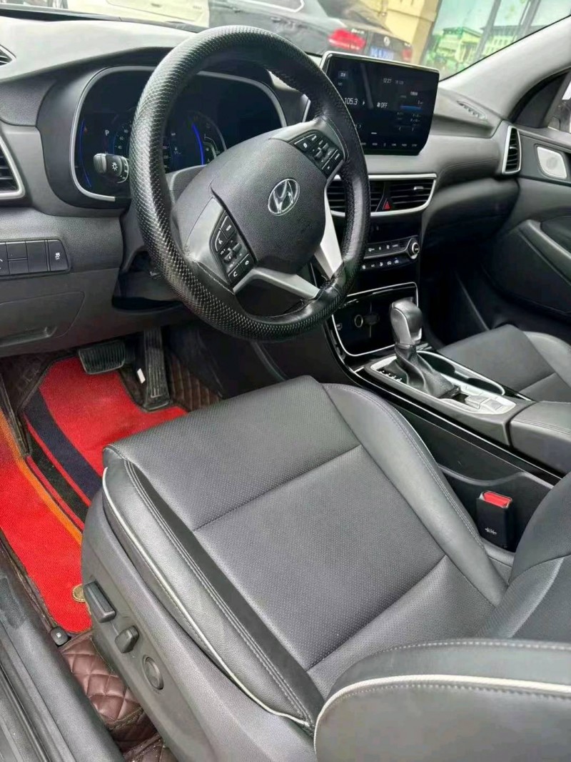 保定20年现代途胜8