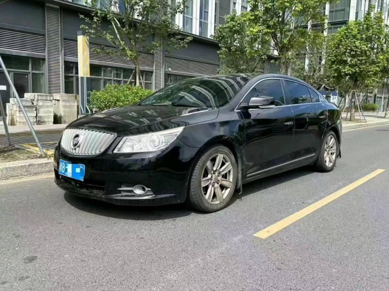 深圳10年别克君越3