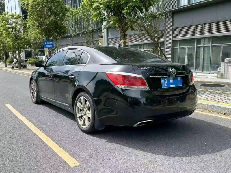 深圳10年别克君越8