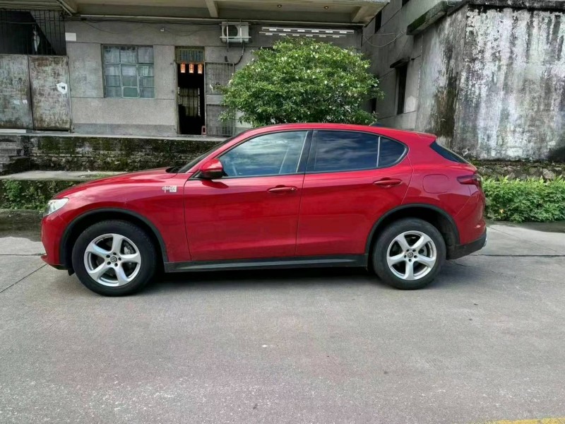 广州19年阿尔法·罗密欧Stelvio3