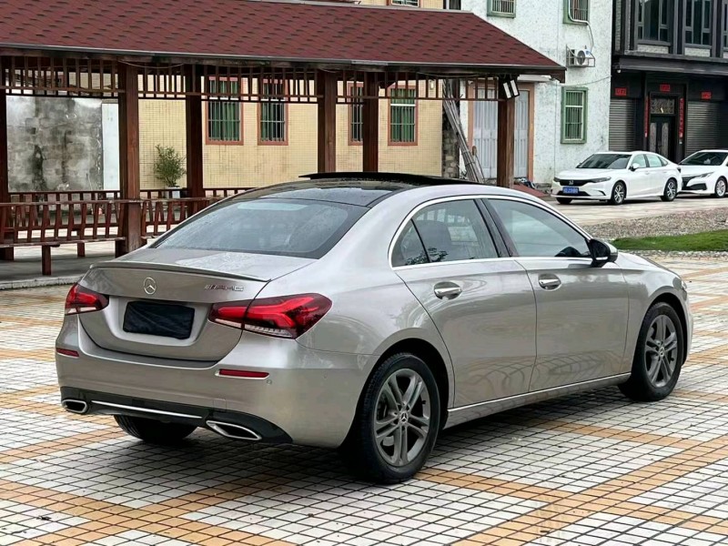汕头19年奔驰A8