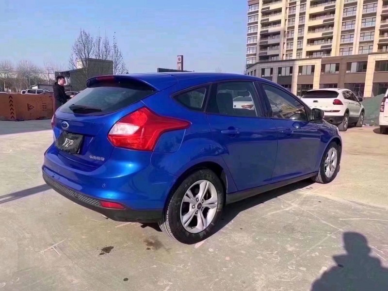 济宁13年福特福克斯7