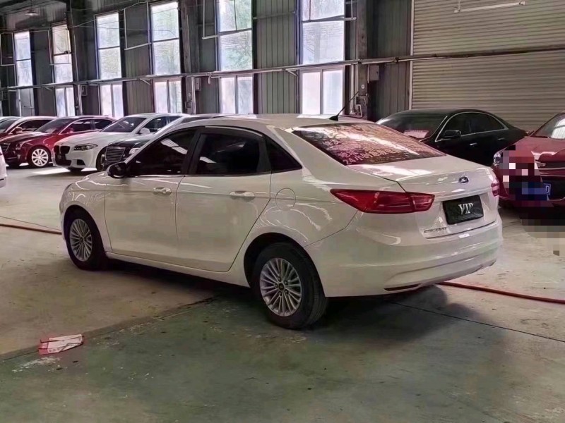 济宁17年福特福睿斯8