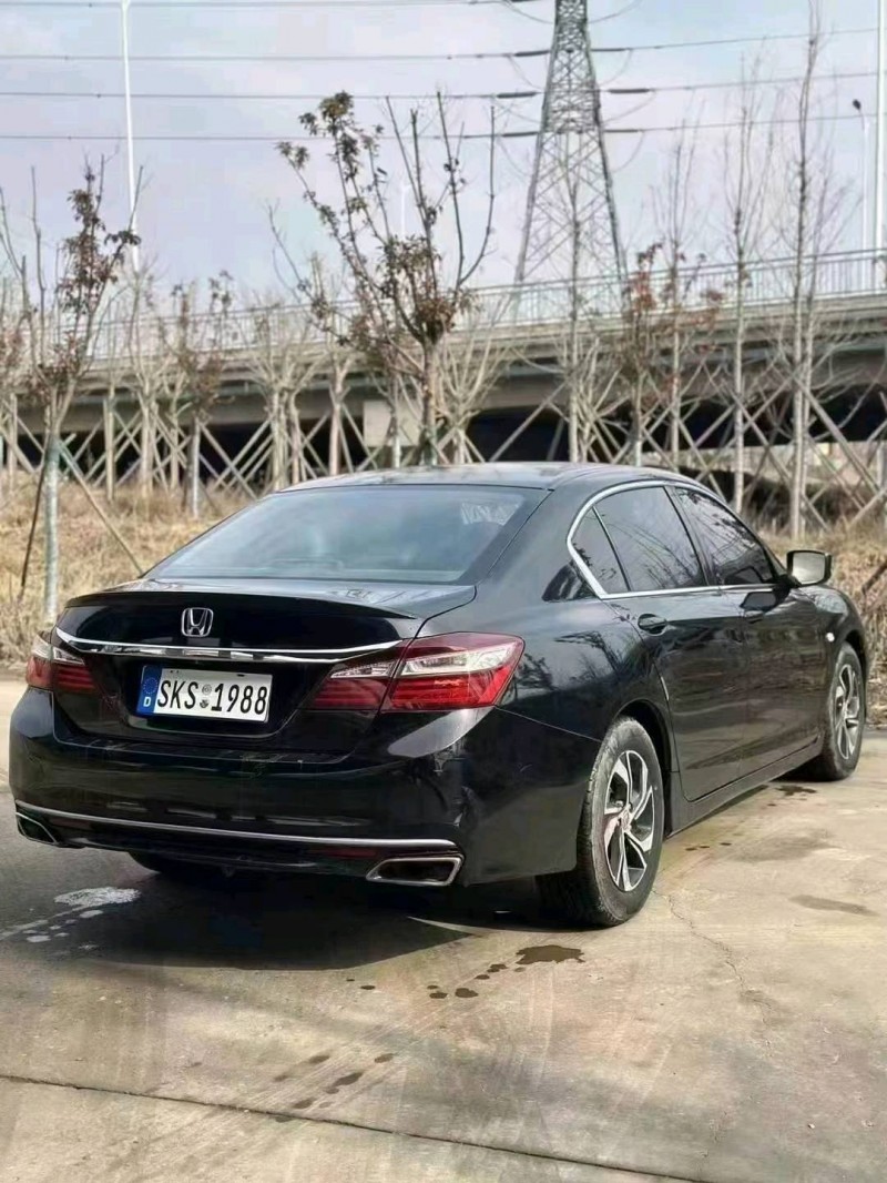 青岛18年本田雅阁8