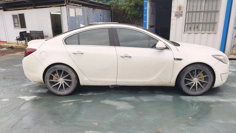 东莞12年别克君威5