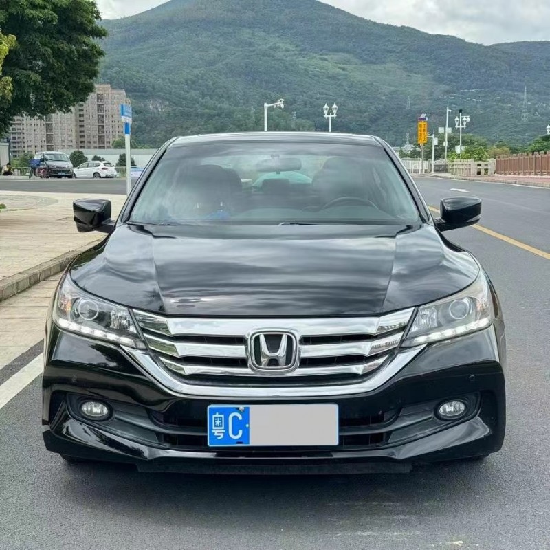 东莞16年本田雅阁1