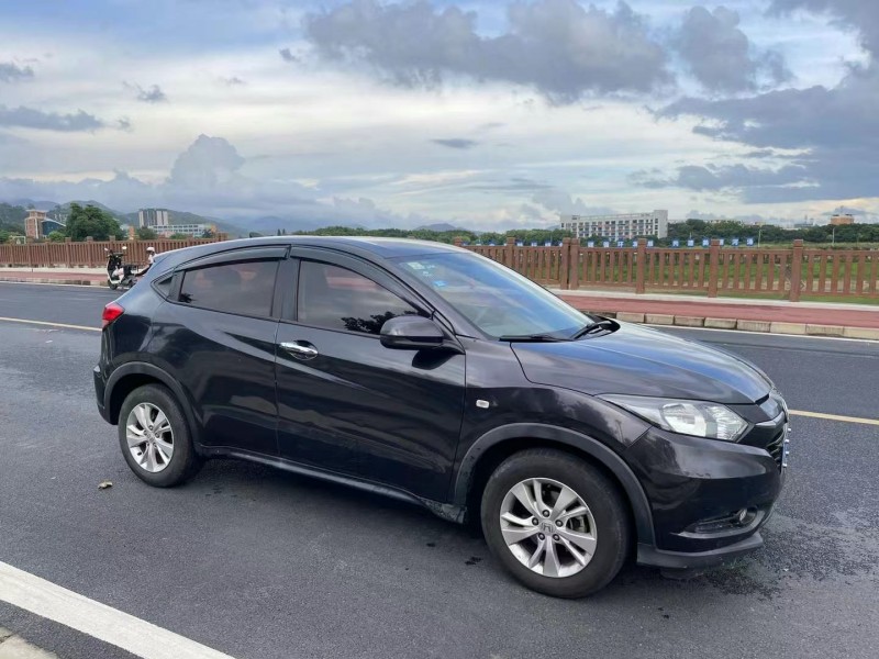 东莞18年本田缤智2