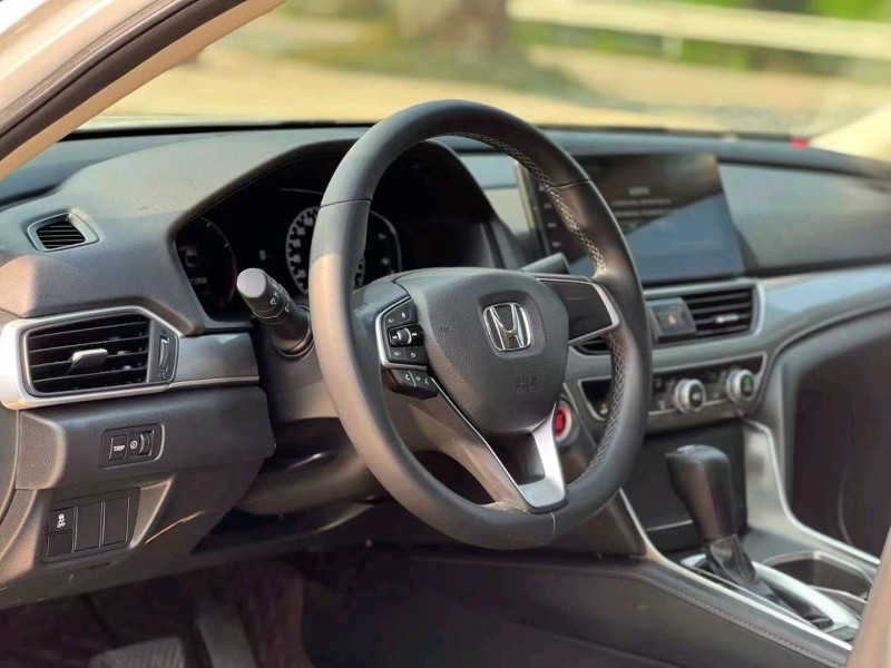 汕头21年本田雅阁5