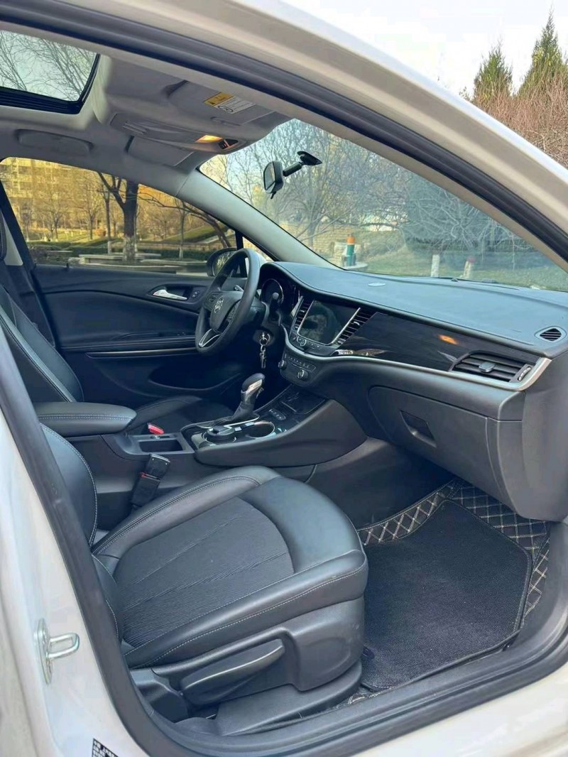 邢台22年别克威朗7