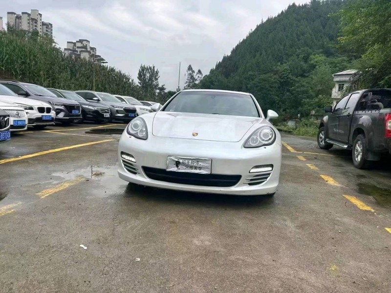 重庆13年保时捷帕拉梅拉1