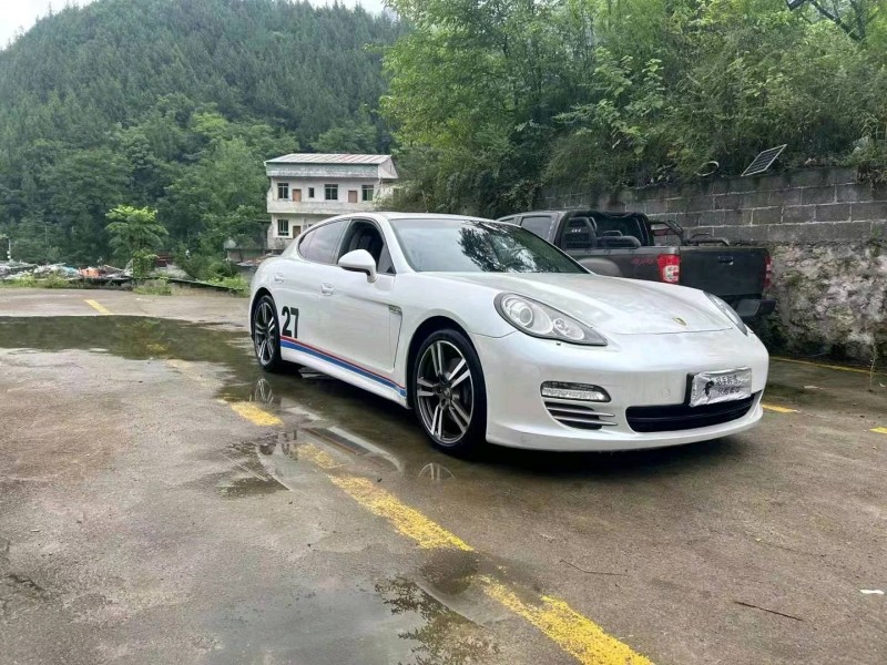 重庆13年保时捷帕拉梅拉2