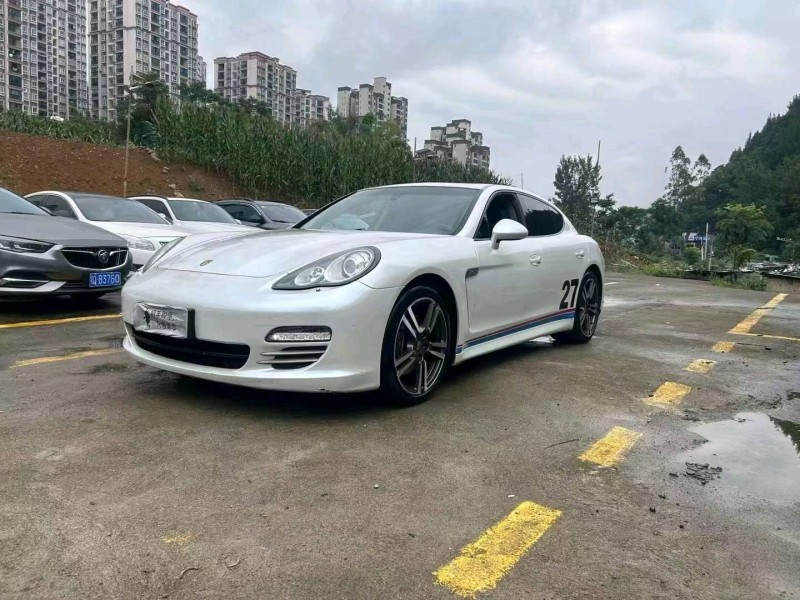 重庆13年保时捷帕拉梅拉3