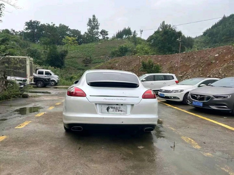 重庆13年保时捷帕拉梅拉5