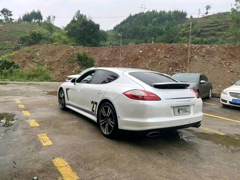 重庆13年保时捷帕拉梅拉6