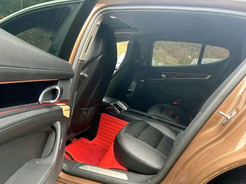 重庆13年保时捷帕拉梅拉9