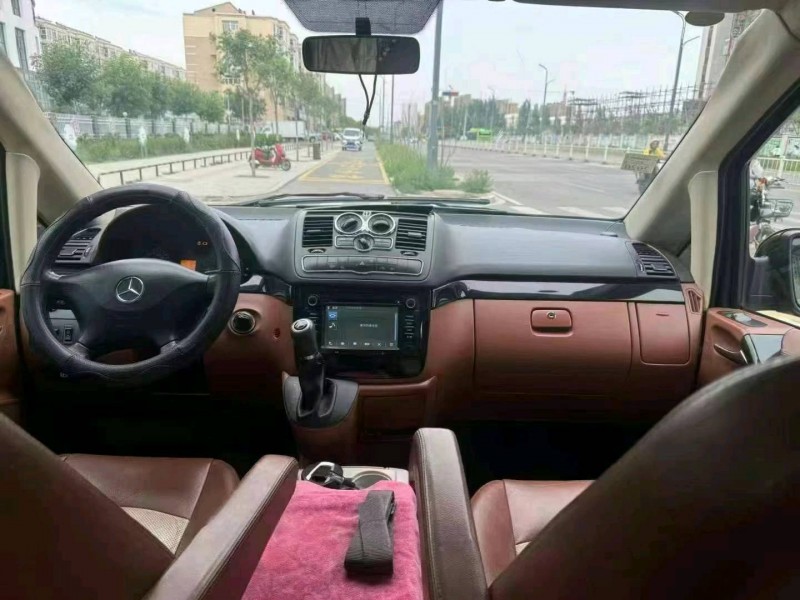 保定14年奔驰威霆8