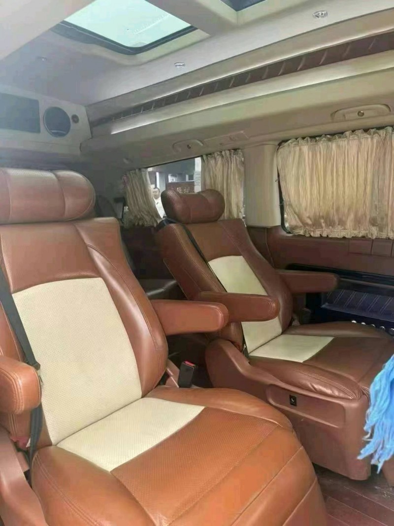 保定14年奔驰威霆9