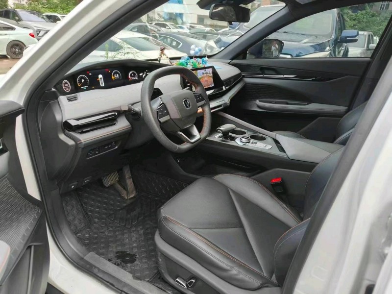 保定22年长安汽车UNI-V3