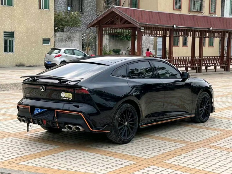 汕头23年长安汽车UNI-V8