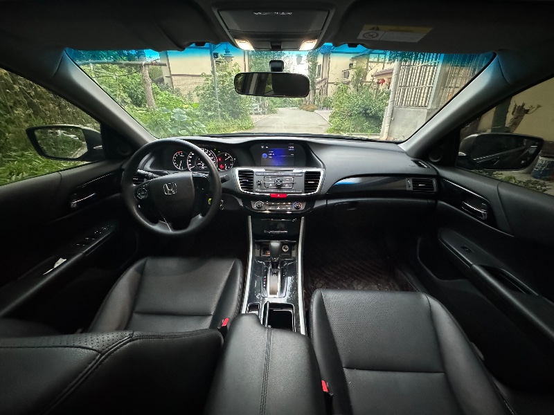 成都18年本田雅阁8