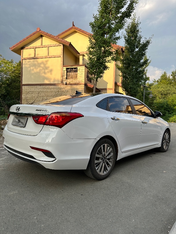 成都17年现代名图6