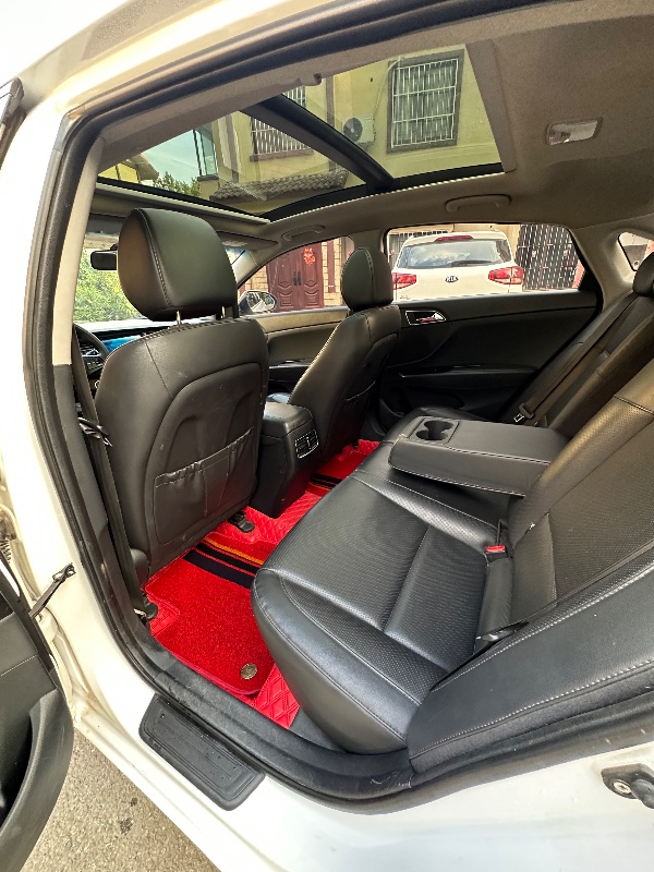 成都17年现代名图8