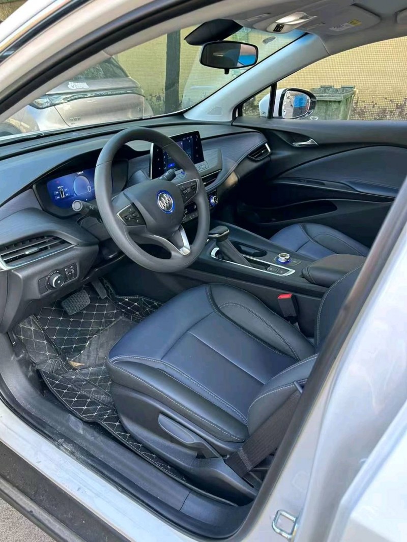 中山24年别克微蓝3