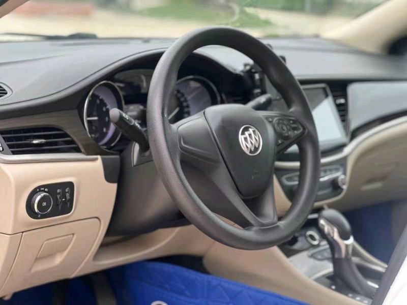 汕头19年别克威朗5