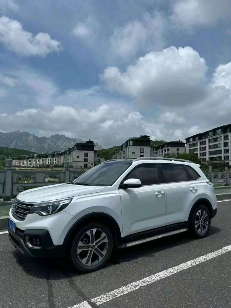 青岛19年起亚智跑2