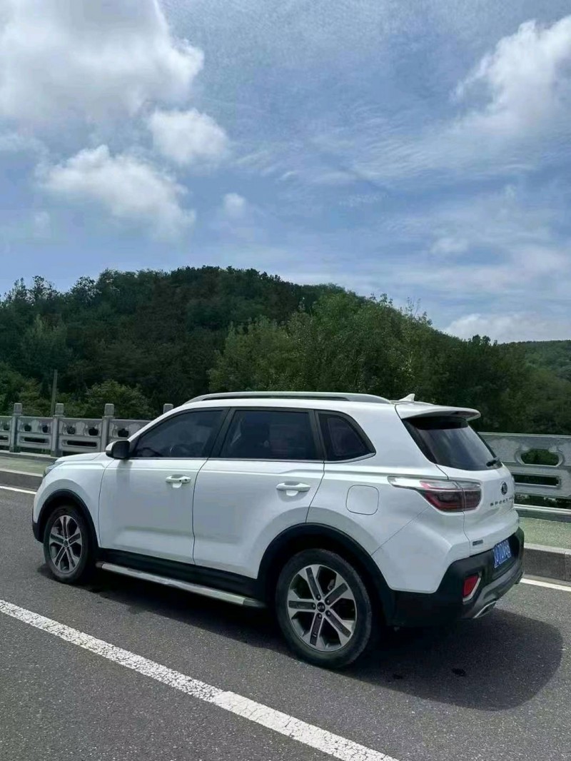 青岛19年起亚智跑8